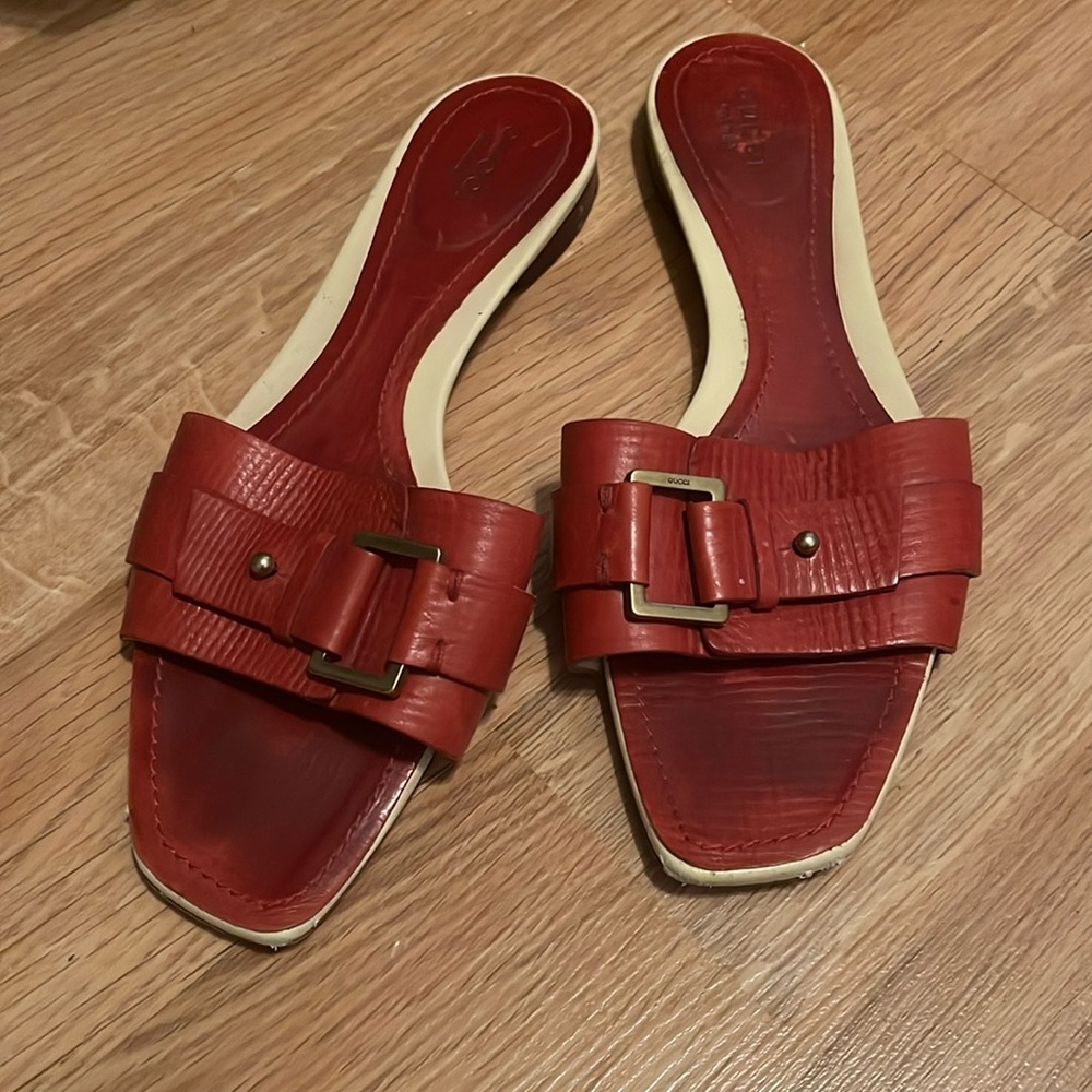 Gucci sandals size 8 great condition